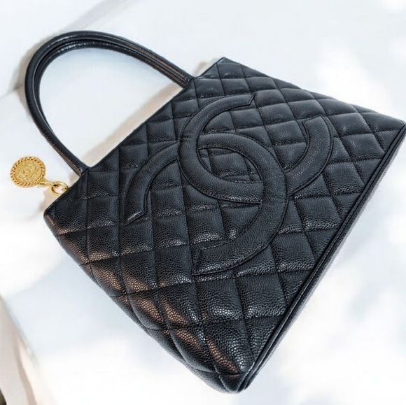 ✨️Authentic Chanel Black Medallion Caviar Leather Tote Bag (Excellent Condition) - Picture 8 of 16